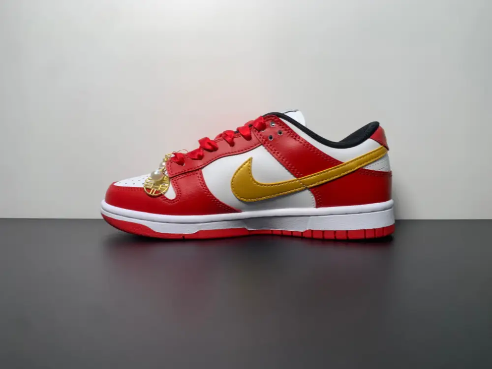 Nike SB Dunk Low Happy New Year FD9762-061 