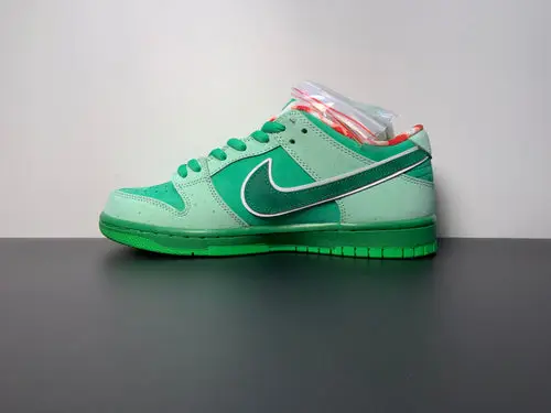 CONCEPTS × Nike Dunk SB Low Green Lobster 