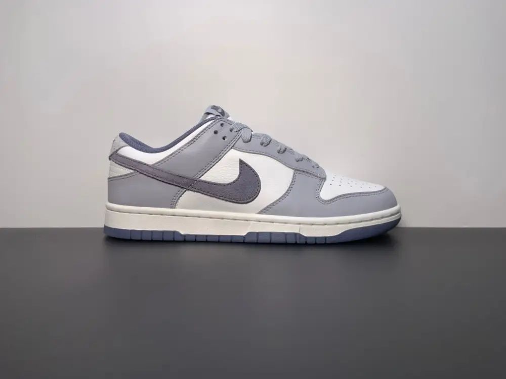 Nike Dunk Low Light Carbon 