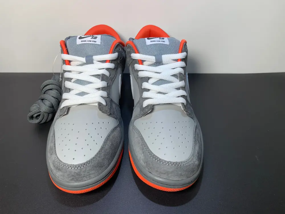 NK Dunk SB Low Staple NYC Pigeon 304292-011 