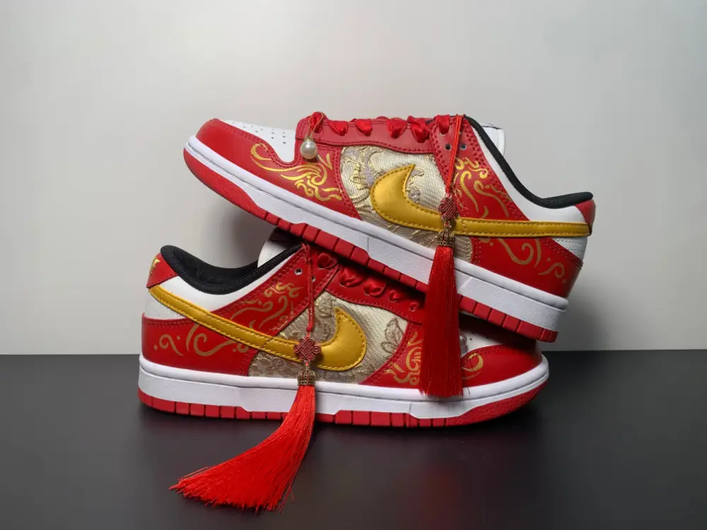 Nike SB Dunk Low Happy New Year FD9762-061 
