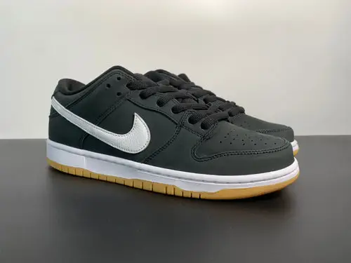 Nike Dunk Low SB 'Black Gum'‘ CD2563-101 