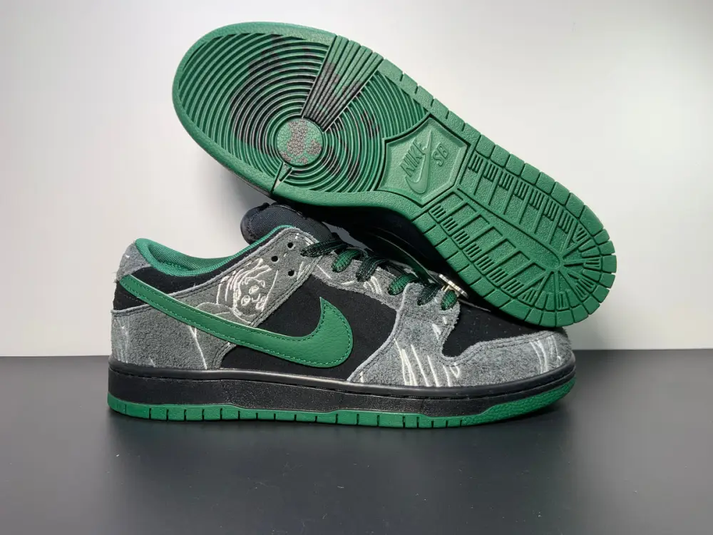 There Skateboards x Nike Dunk SB 