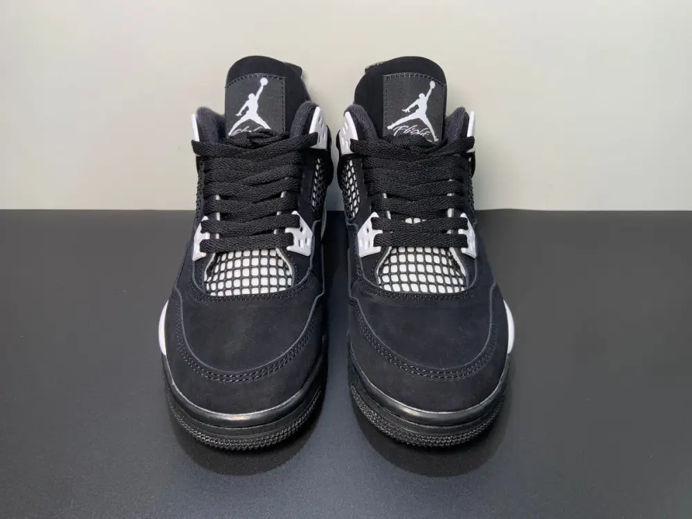 Air Jordan 4 “White Thunder” FQ8138-001 