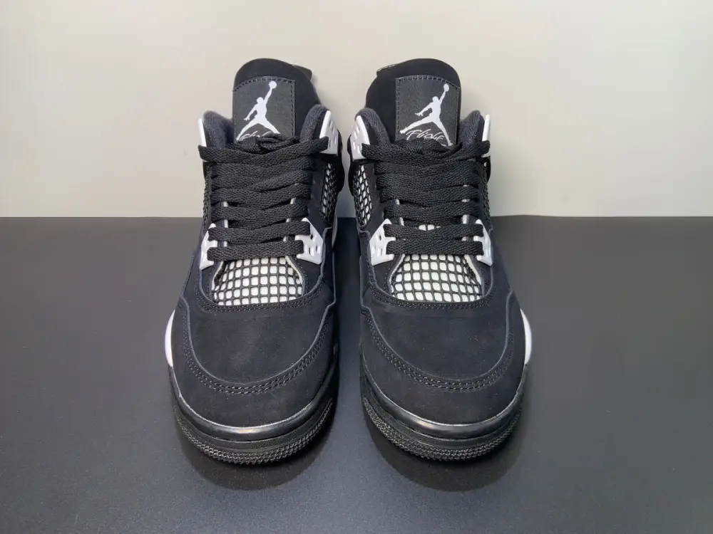 Air Jordan 4 “White Thunder” FQ8138-001 
