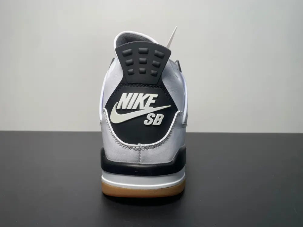 Air Jordan 4 X Nike SB Unisex Sneakers DR5415-100 
