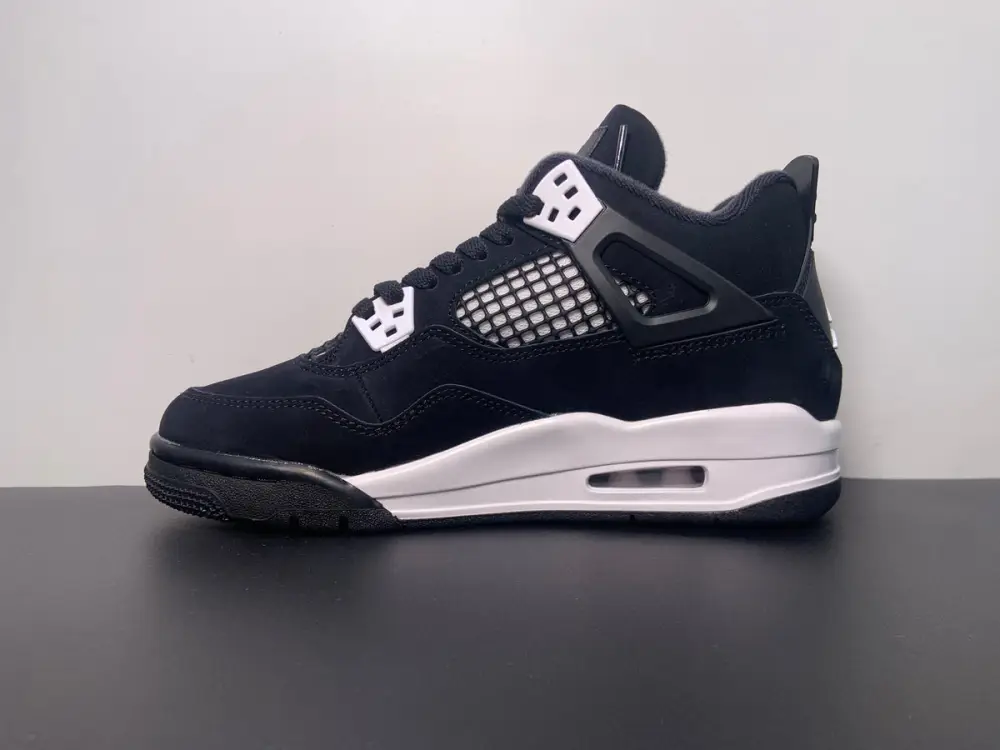 Air Jordan 4 “White Thunder” FQ8138-001 