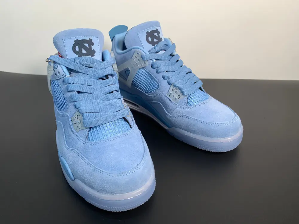 Air Jordan 4 Retro “UNC” PE Tar Heels 