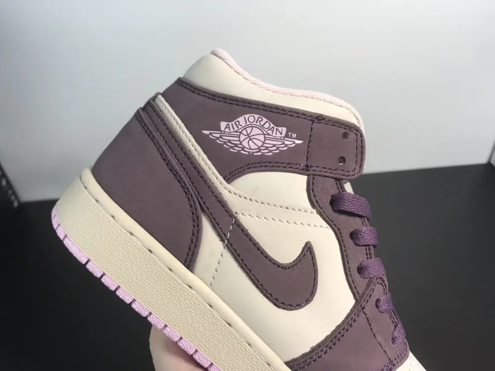 Air Jordan 1 Retro Mid 'Pro Purple' 