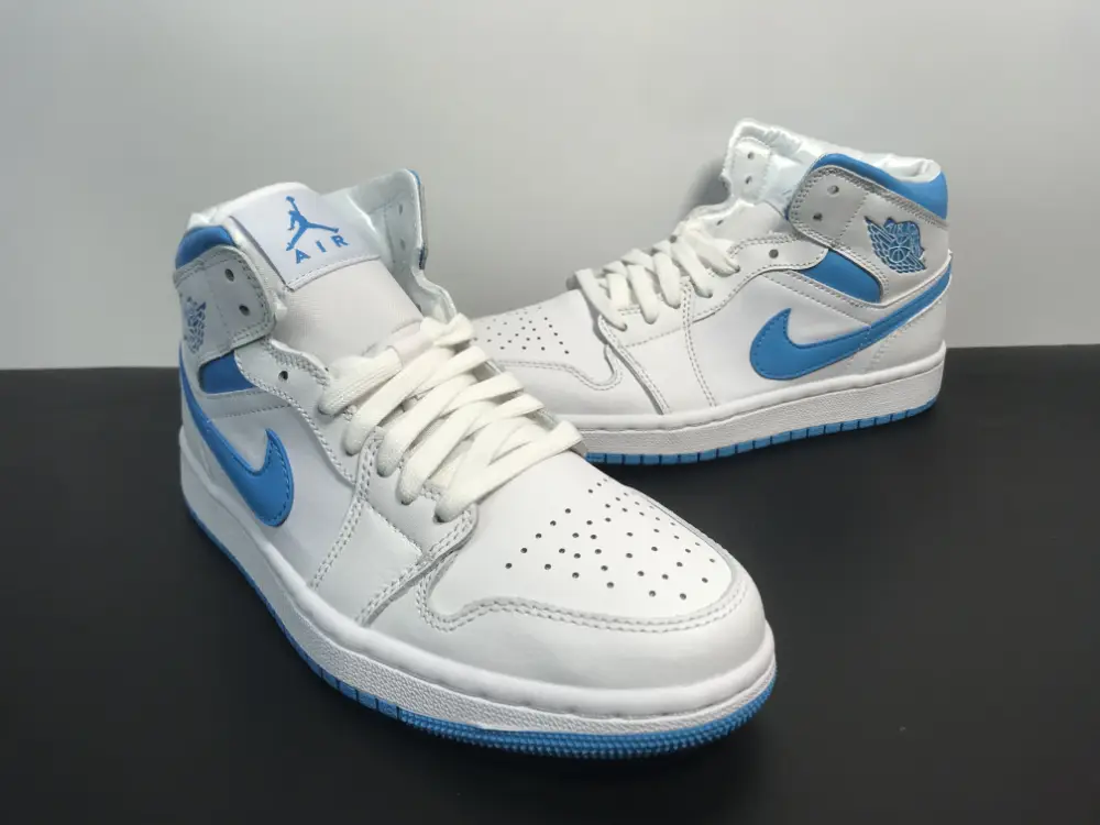 Air Jordan 1 Mid UNC 