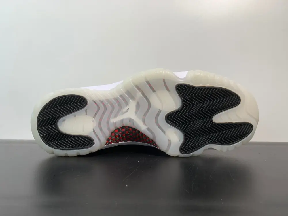 Air Jordan 11 Retro Low 72-10 AV2187-001 