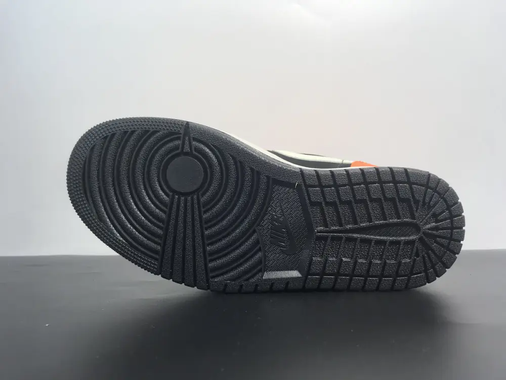 Air Jordan 1 Mid “Orange Black” 
