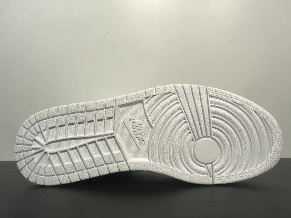 Air Jordan 1 Mid Triple White 