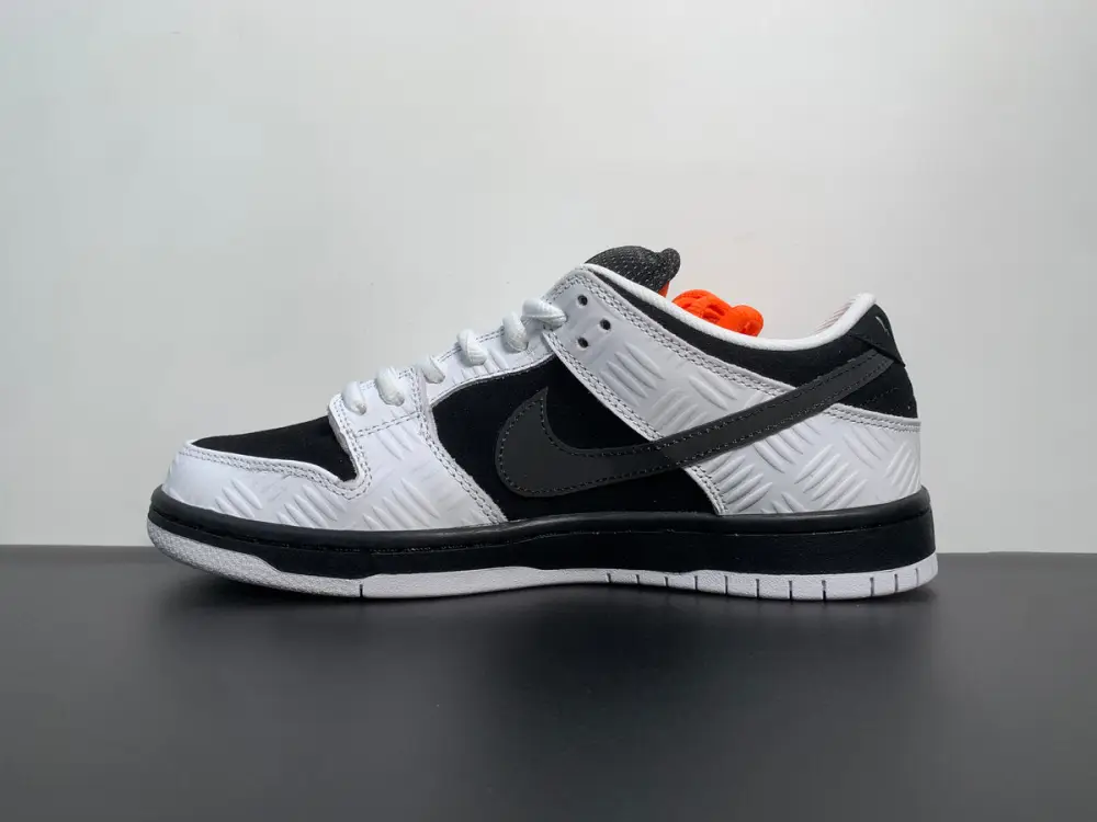 TIGHTBOOTH x Dunk Low SB FD2629-100 