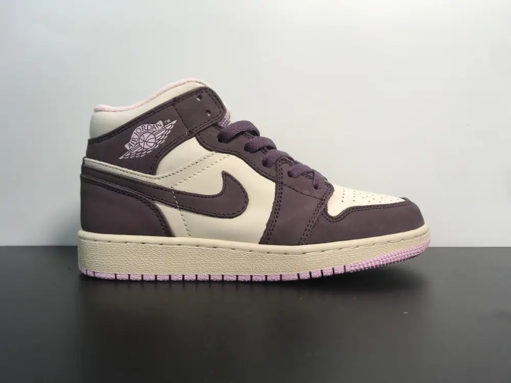 Air Jordan 1 Retro Mid 'Pro Purple' 