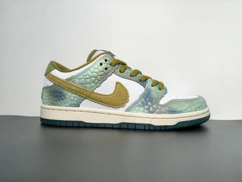 Alexis Sablone x Dunk Low SB 'Chameleon' 
