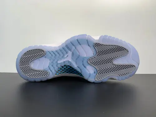 Air Jordan 11 Low Cement Grey AV2187-140 