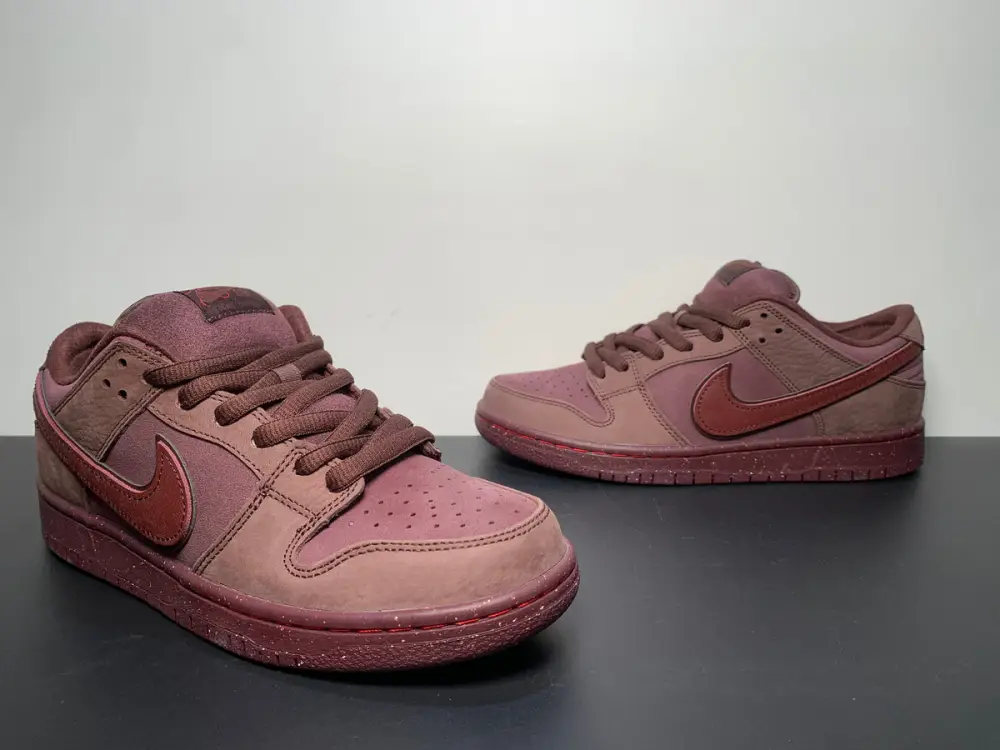 Nike SB Dunk Valentine’s Day 
