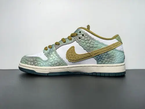 Alexis Sablone x Dunk Low SB 'Chameleon' 