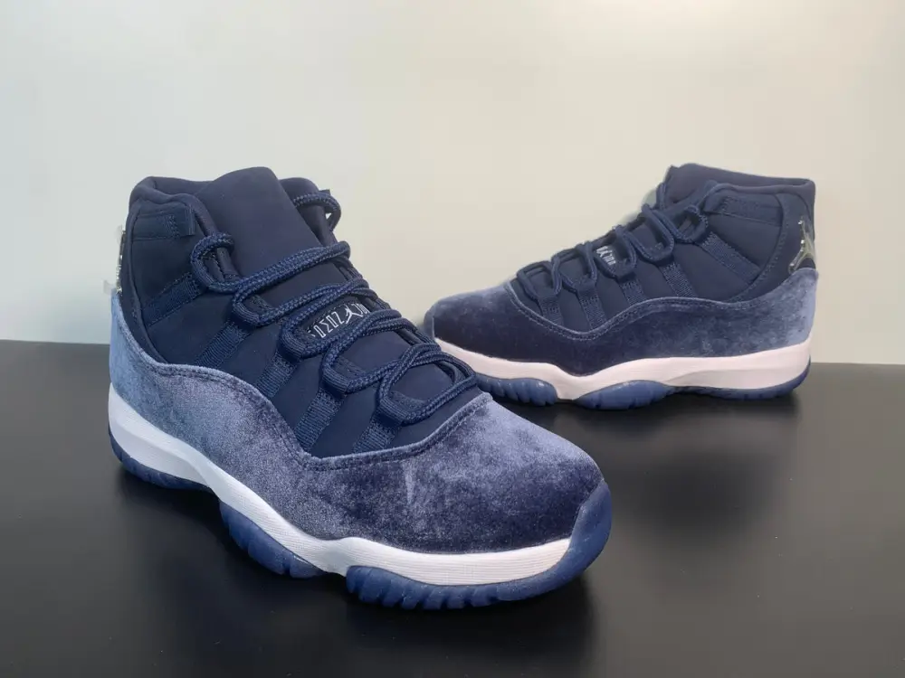 Air Jordan 11 Velvet Midnight Navy AR0715-441 