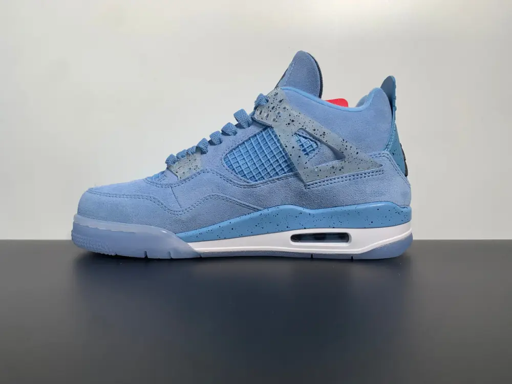 Air Jordan 4 Retro “UNC” PE Tar Heels 
