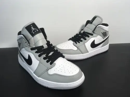 Air Jordan 1 Retro Mid ”Light Smoke Grey” 554724-092 