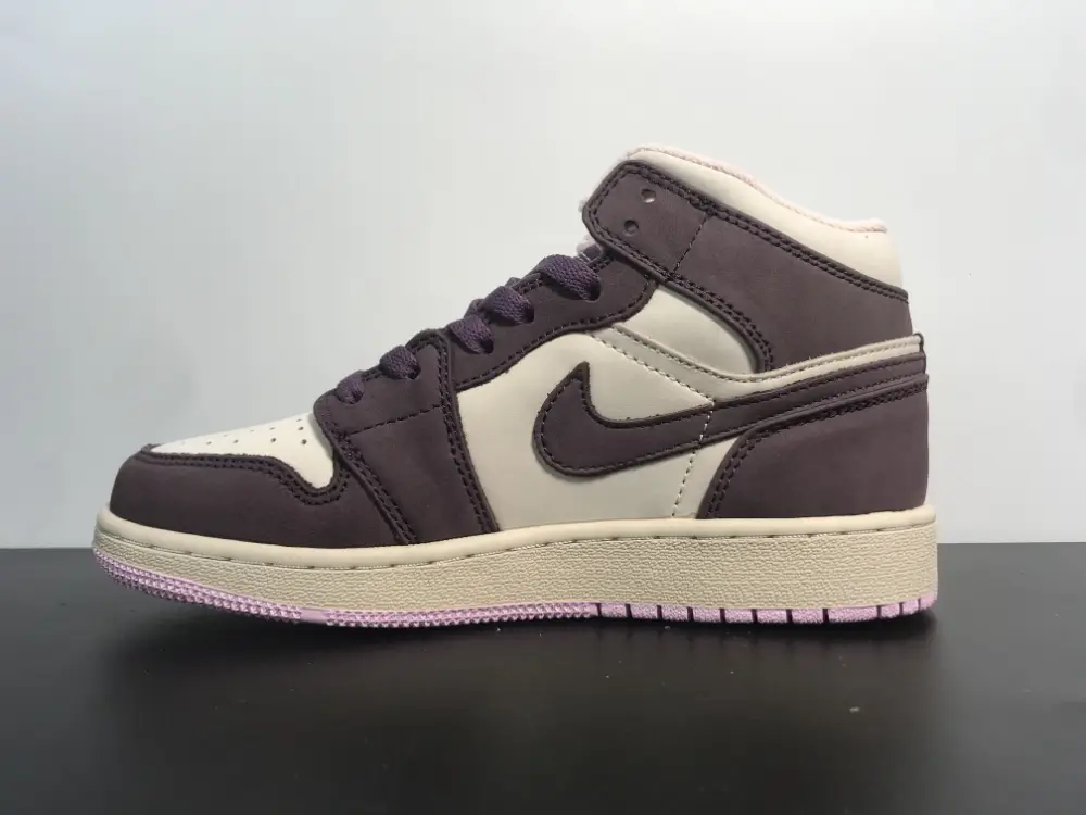 Air Jordan 1 Retro Mid 'Pro Purple' 