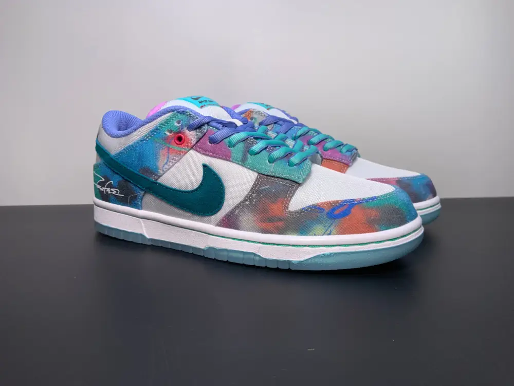 Nike x Futura Laboratories SB Dunk Low ‘Bleached Aqua’ 