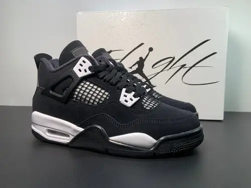 Air Jordan 4 “White Thunder” FQ8138-001 
