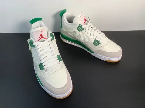 Nike SB x Air Jordan 4 “Pine Green” DR5415-103 