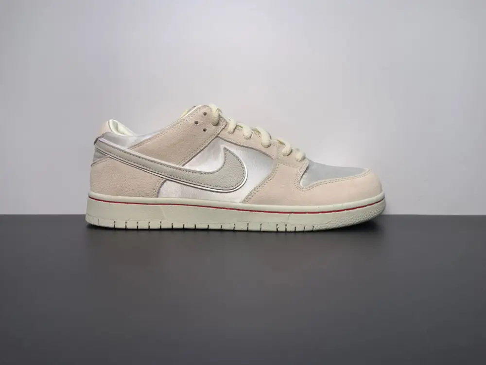 Nike SB Dunk Low Love Found 