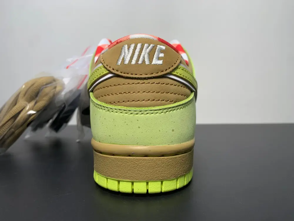 CONCEPTS × Nike Dunk SB Low Green Brown Lobster 