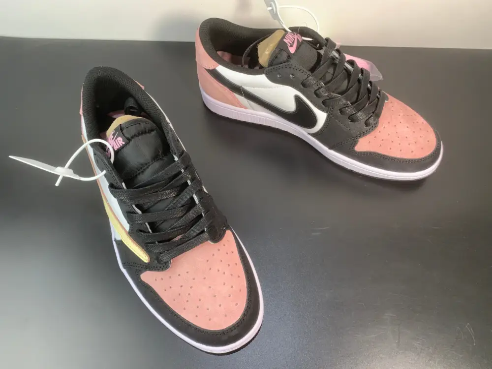Travis Scott x Air Jordan 1 Low 