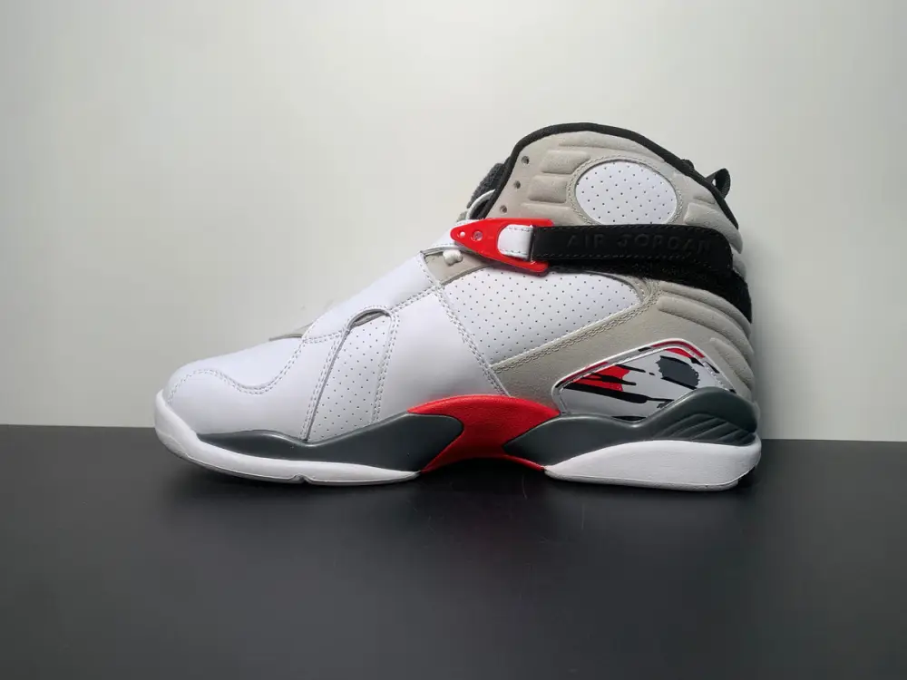 Air Jordan 8 Retro Bugs Bunny 