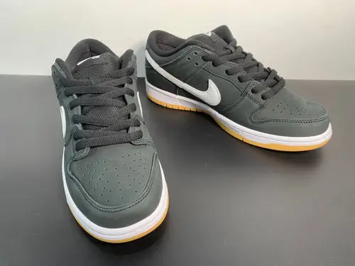 Nike Dunk Low SB 'Black Gum'‘ CD2563-101 