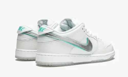 SB Dunk Low Pro OG QS "Diamond Supply White" 
