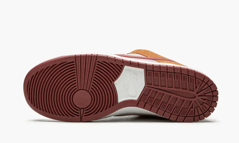 SB Dunk Low Pro "Dark Russet" 