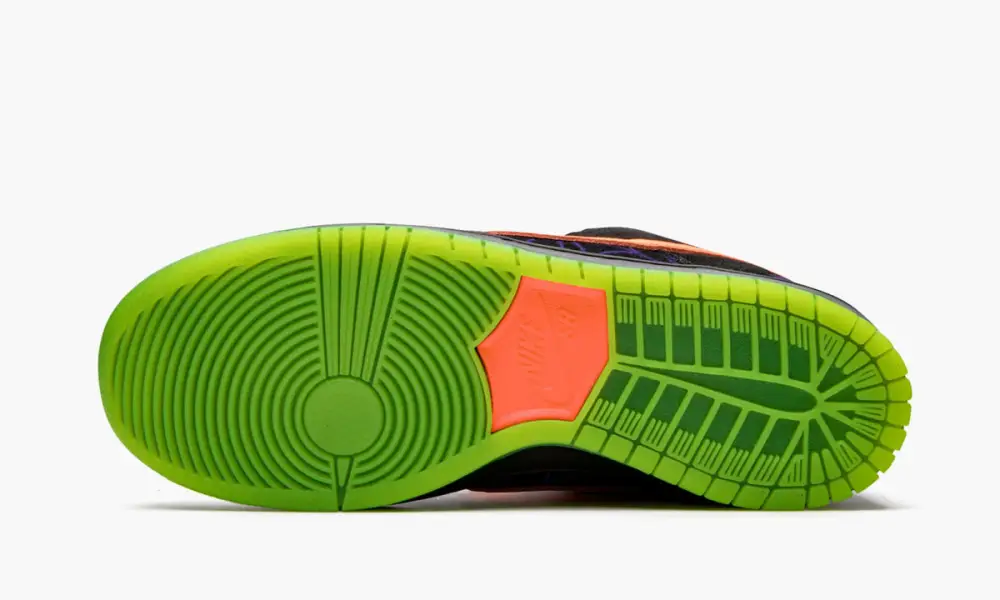 SB Dunk Low "Night of Mischief" 