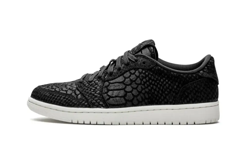 WMNS Air Jordan 1 RE LO 