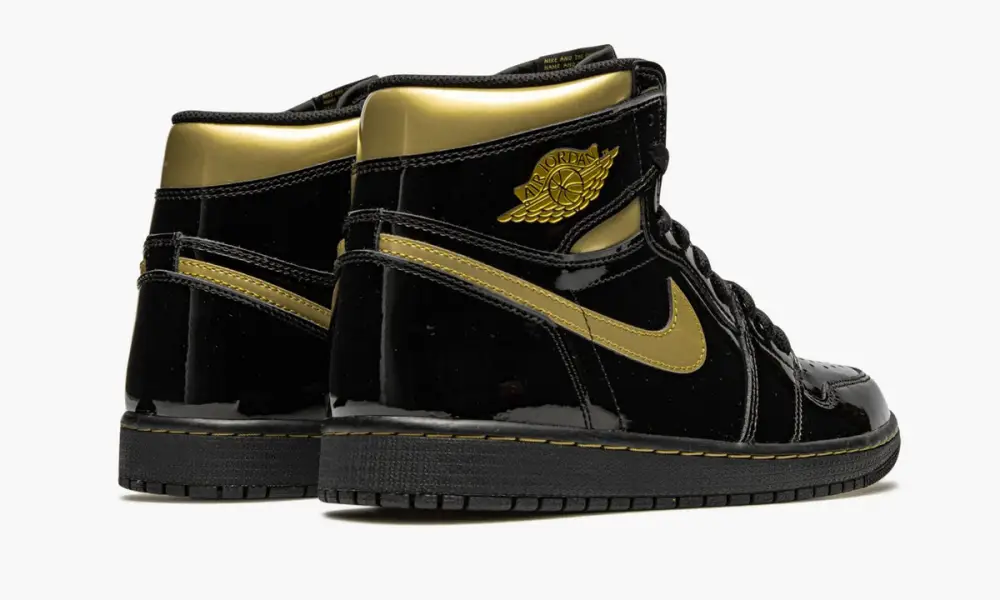 Air Jordan 1 Retro High OG "Black Metallic Gold" 
