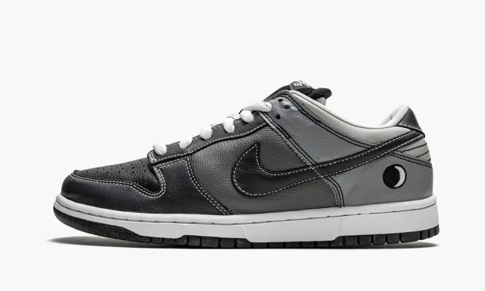 SB Dunk Low "Lunar Eclipse East" 