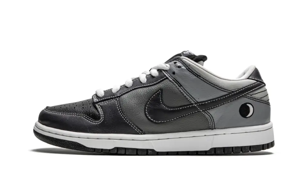 SB Dunk Low "Lunar Eclipse East" C11EC2250