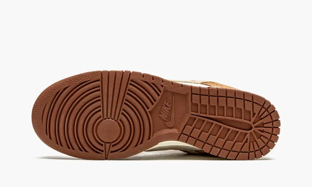 Dunk Low PRM "Medium Curry" 