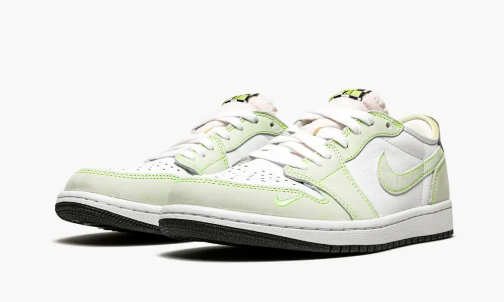 Air Jordan 1 Low OG "Ghost Green" 