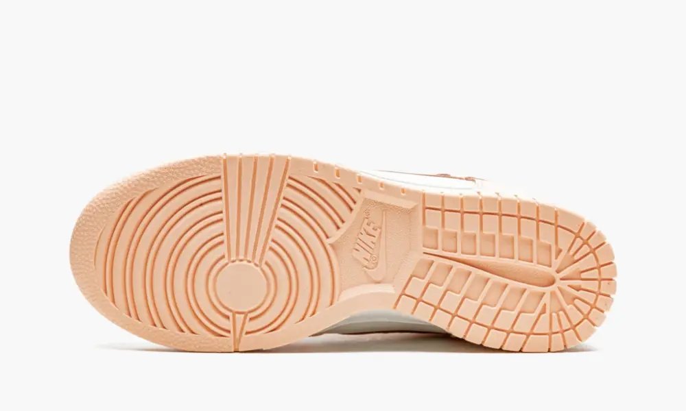 Dunk High WMNS "Crimson Tint"
