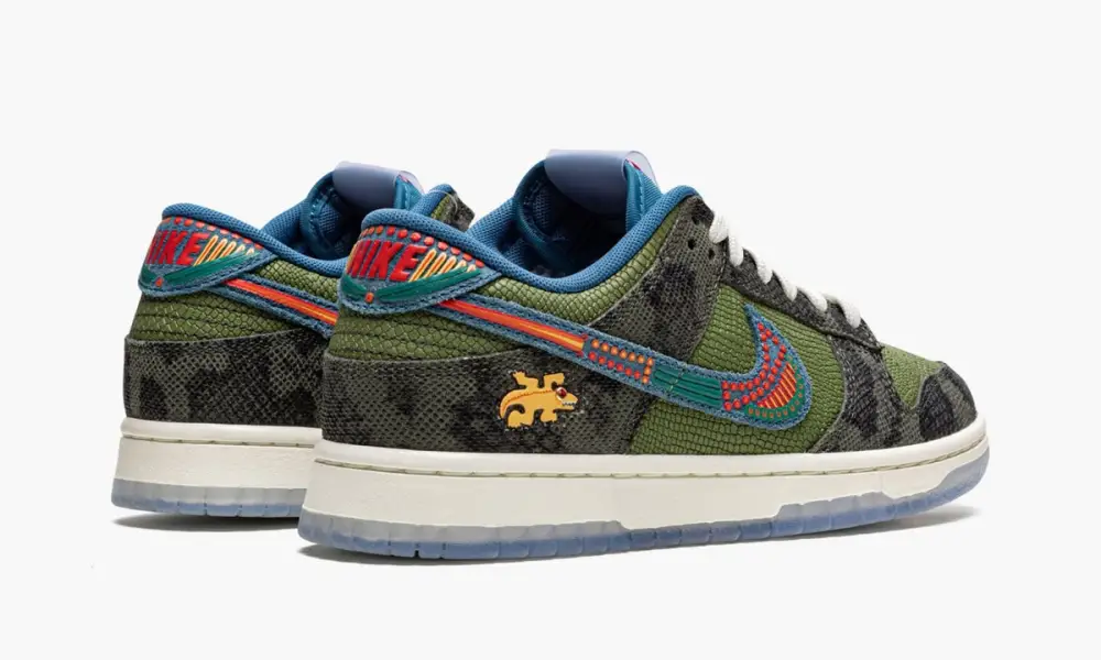 Dunk Low "SiEMPRE Familia" 
