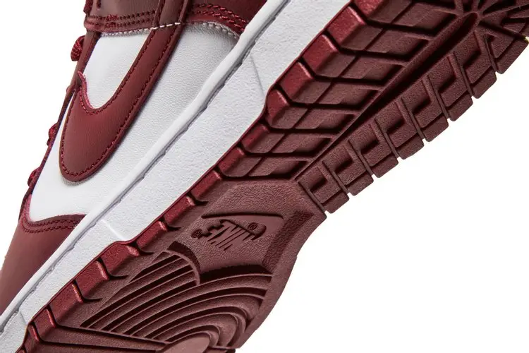 Nike Dunk Low Team Red 