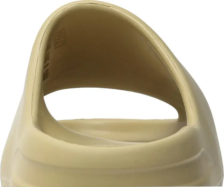 Yeezy Slides 'Desert Sand' 