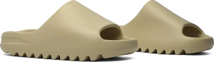 Yeezy Slides 'Desert Sand' 